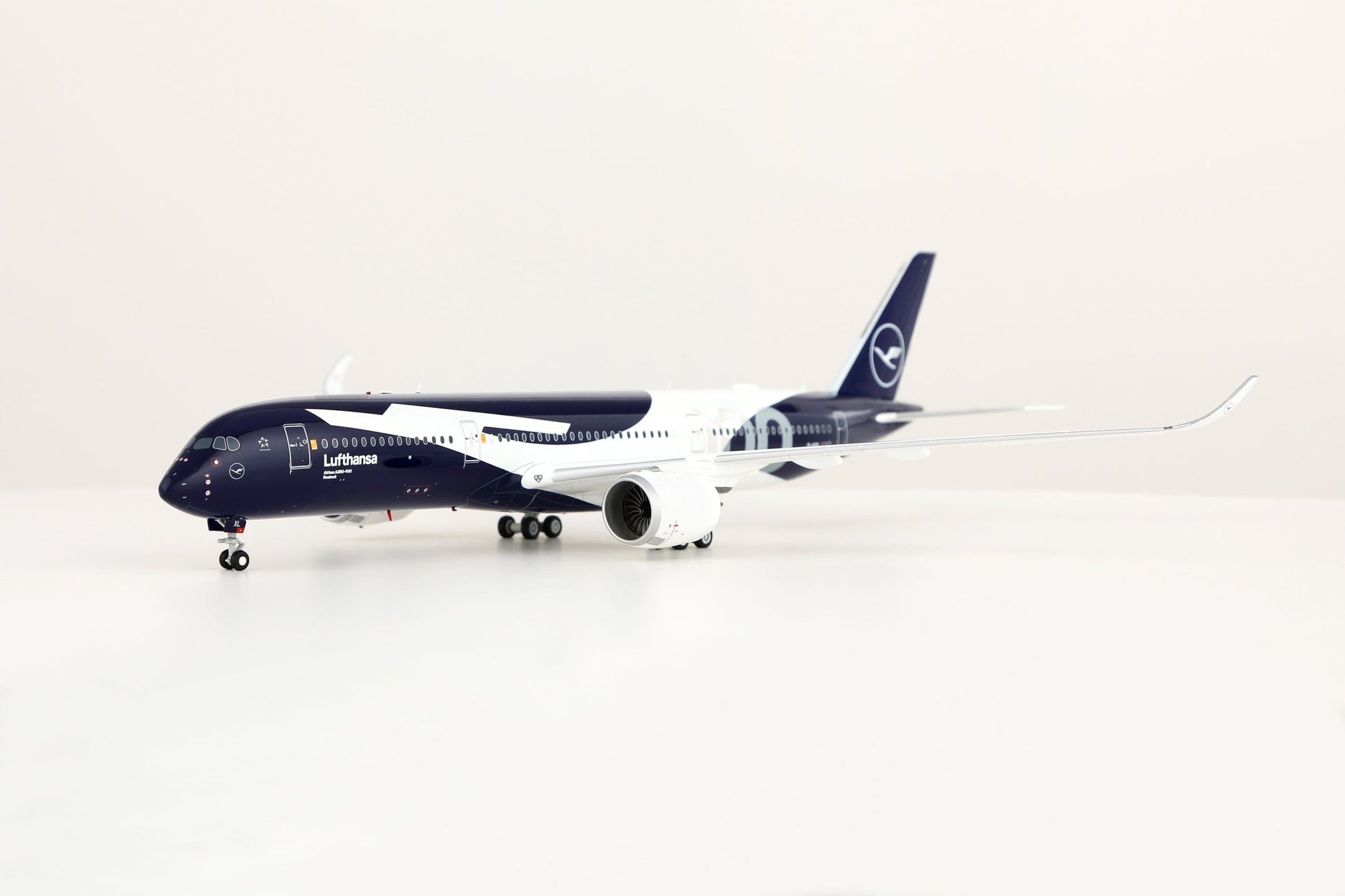 SQ Wings L2402FD 1:200 Lufthansa A350-900 D-AIXL "Flaps Down"