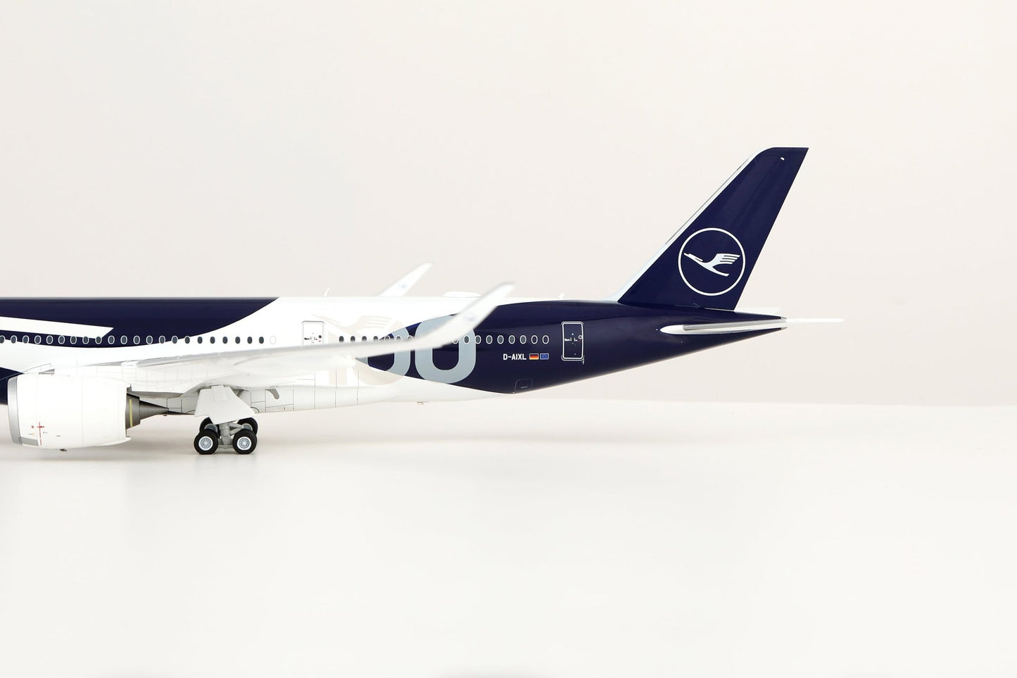 SQ Wings L2402FD 1:200 Lufthansa A350-900 D-AIXL "Flaps Down"