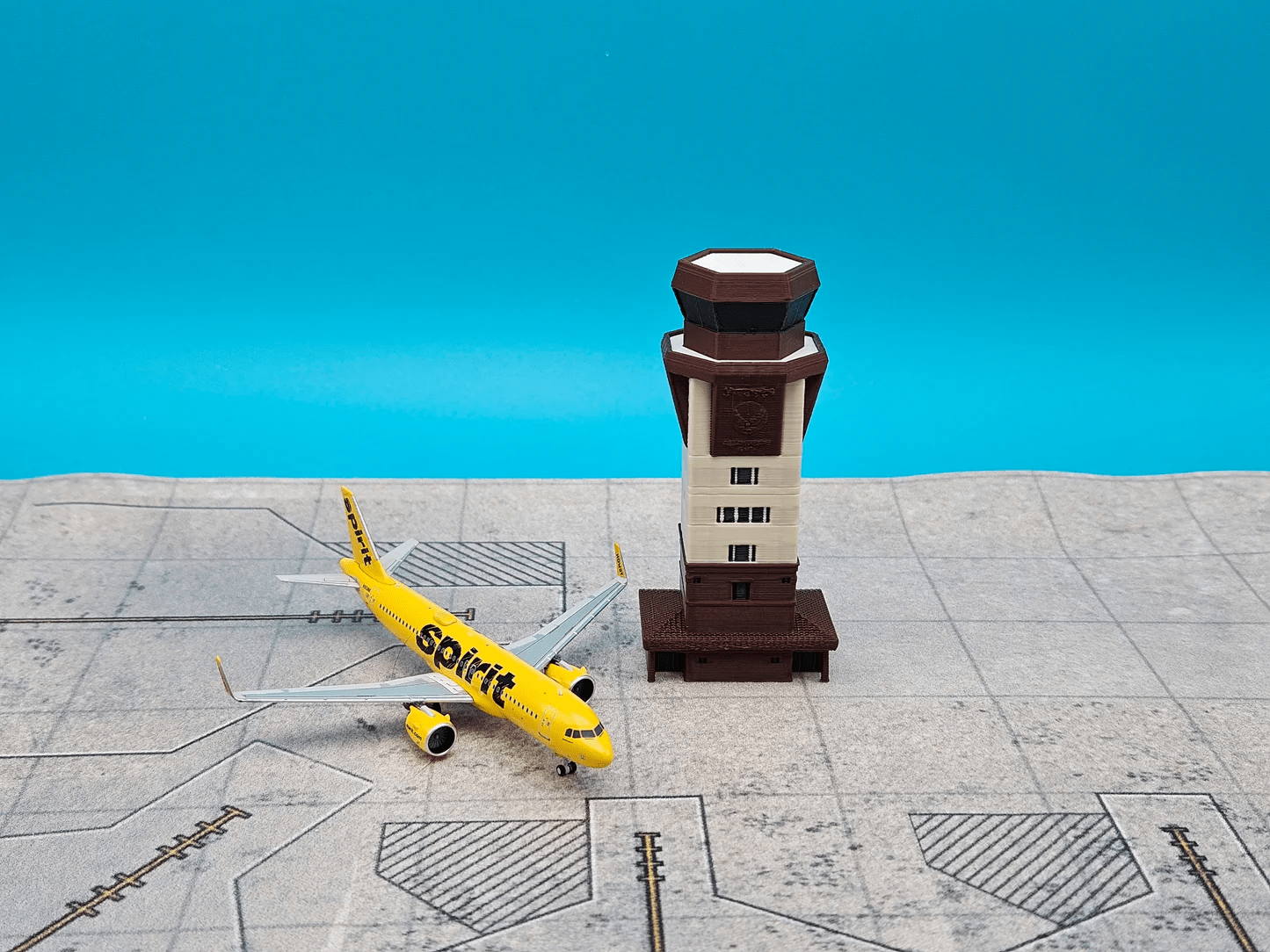 Tarmac Designs 1:400 Grissom Air Reserve Base (GUS) Air Traffic Control Tower