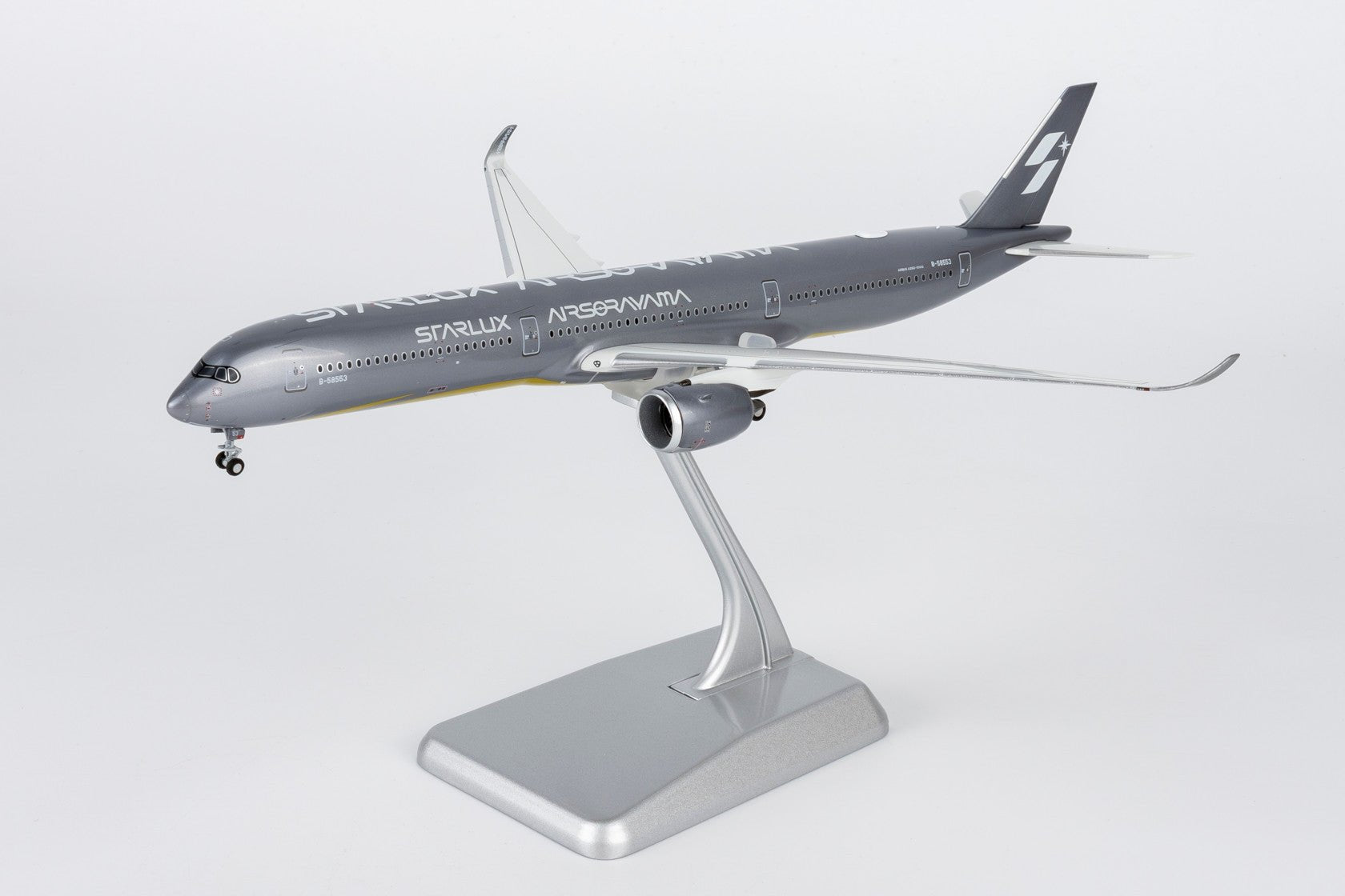 NG Models 57045 1:400 Starlux A350-1000 Airsorayama Silver ULT