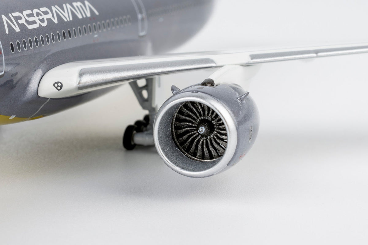 [ULTIMATE] NG Models 57045 1:400 Starlux Airlines A350-1000 B-58553 (Airsorayama Silver; Luxurious packaging)