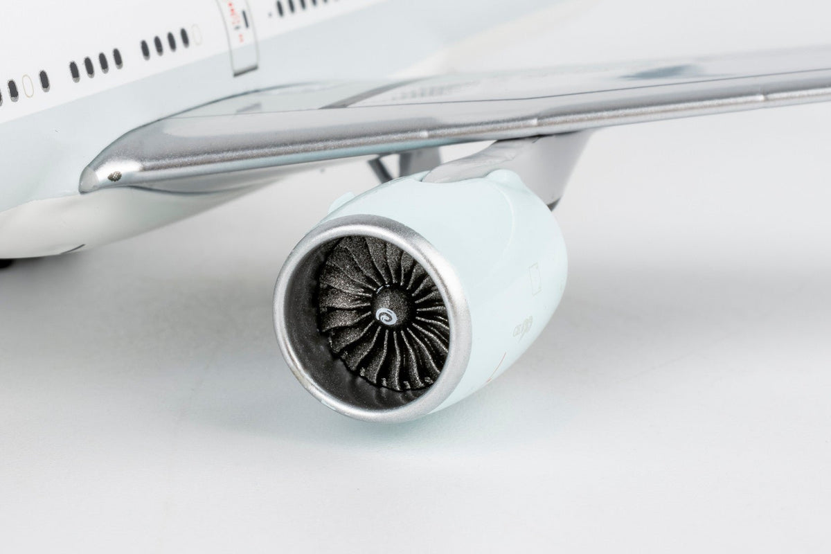 [ULTIMATE] NG Models 73099 1:400 Cathay Pacific Airways 777-300ER B-KPF