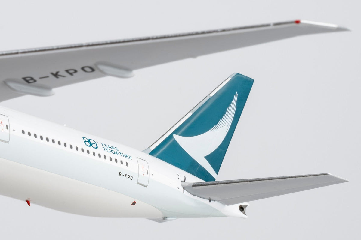 [ULTIMATE] NG Models 73107 1:400 Cathay Pacific Airways 777-300ER B-KPO (large titles; "80 Years Together" sticker; Luxurious packaging)