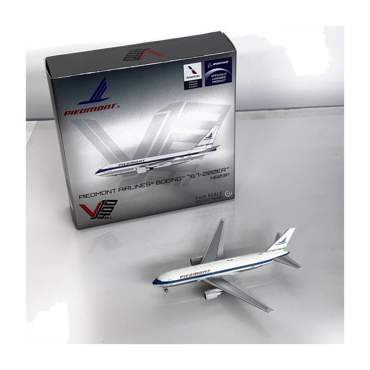 V1:400 1:400 scale Piedmont Airlines Boeing 767-200ER N603P diecast model - packaging with the model