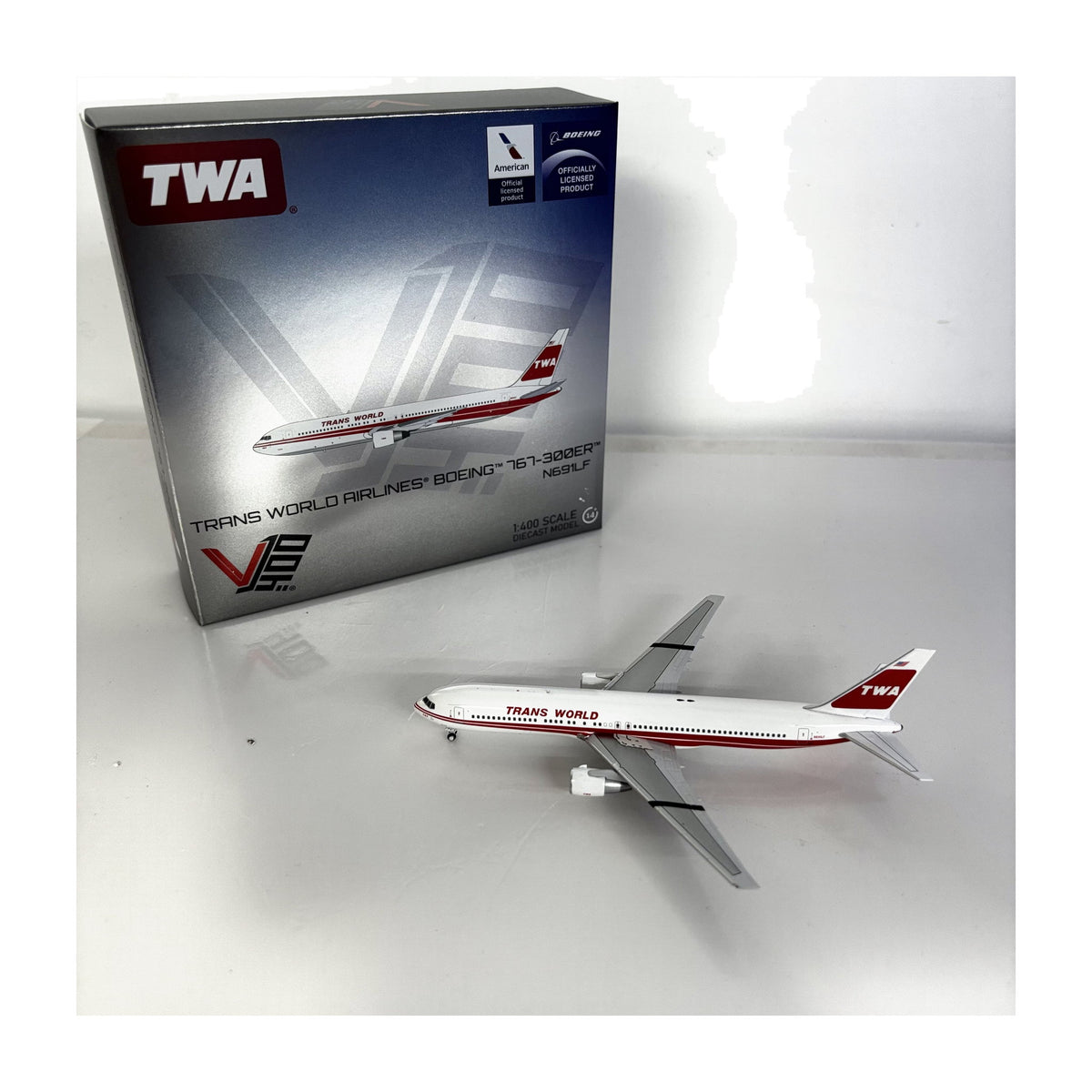 V1:400 1:400 scale Trans World Airlines Boeing 767-300 N691LF diecast model - packaging with the model