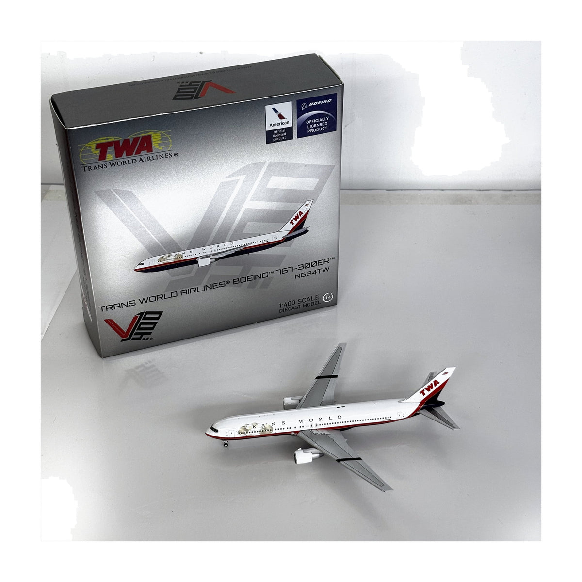 V1:400 1:400 scale Trans World Airlines Boeing 767-300 Globe Scheme N634TW diecast model - packaging with the model