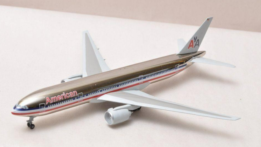 Dragon Models 55022 1:400 American Airlines Boeing 777-200