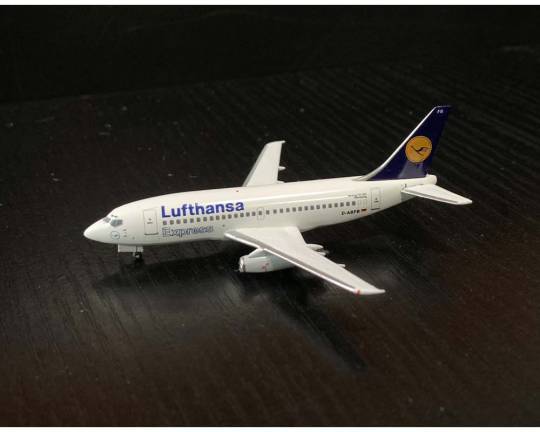 Aero Classics AC411046 1:400 Lufthansa Express Boeing 737-200