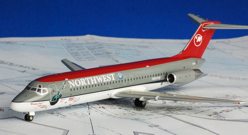 *Aviation200 AV2932001 1:200 Northwest McDonnell Douglas DC - 9 - 31