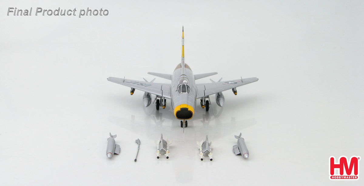 Hobby Master HA2120a 1:72 F - 100D Super Sabre Autographed by Pilot
