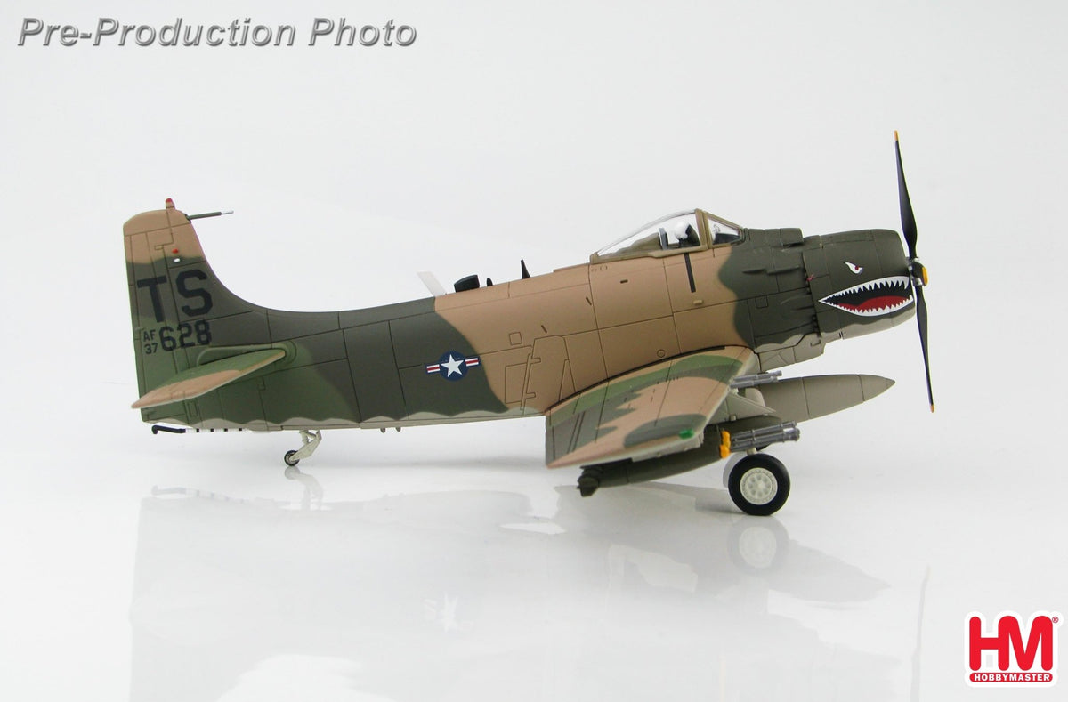 Hobby Master HA2914 1:72 A - 1H Skyraider TS/53 - 137628, 22nd SOS, 56th SOW, South Vietnam