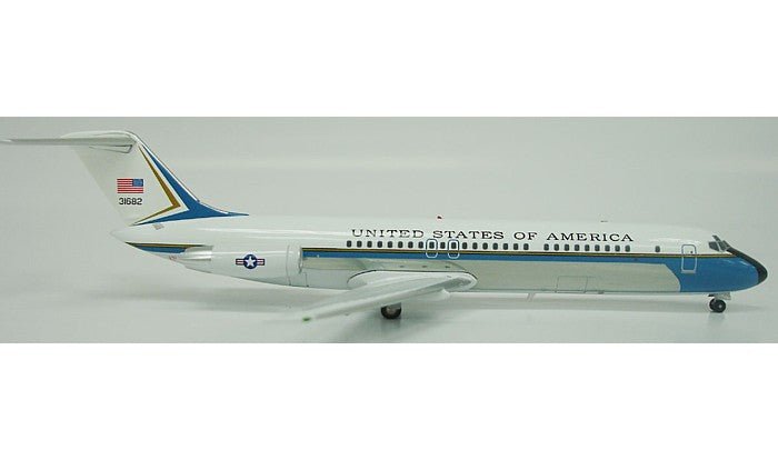 *Inflight IF932027 1:200 USAF VC - 9A