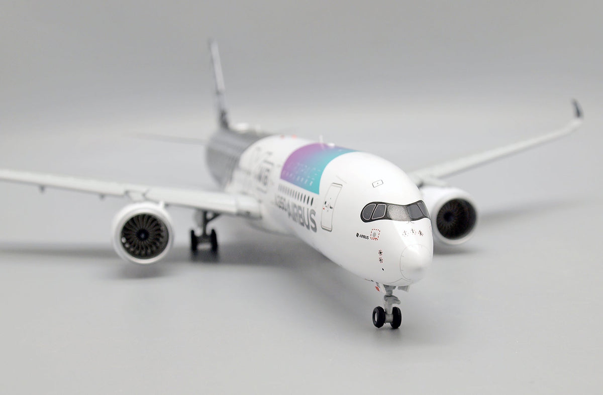 JC Wings 1:200 Airbus Industrie Airbus A350 - 900 LH2288A (Flaps Down)