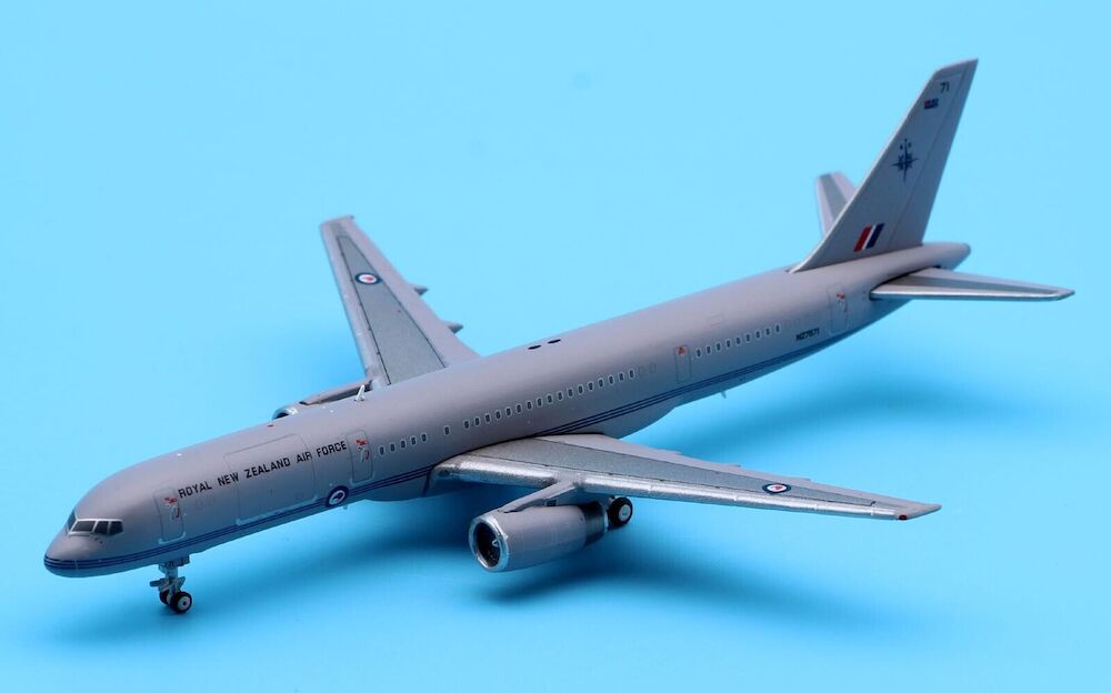 JC Wings XX4443 1:400 Royal New Zealand Air Force Boeing 757-200 NZ7571
