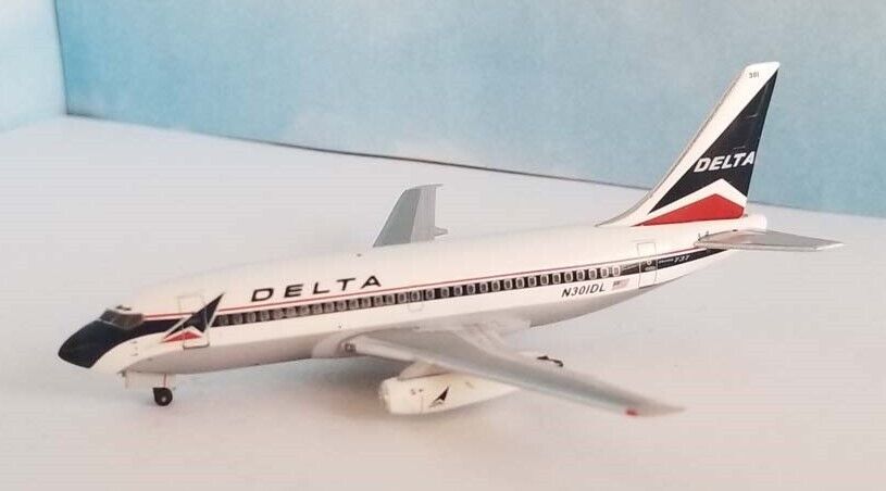 AeroClassics BBX41639 1:400 Delta Boeing 737-200